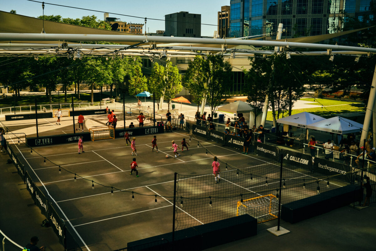 Từ bóng đá đường phố đến World Cup: Chuyện thật như phim