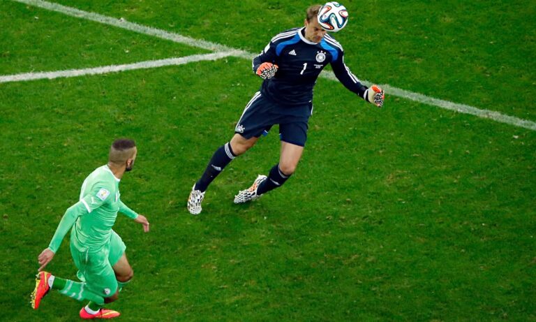 Top 4 pha cứu thua siêu kinh điển của các thủ môn huyền thoại khiến cả thế giới nín thở